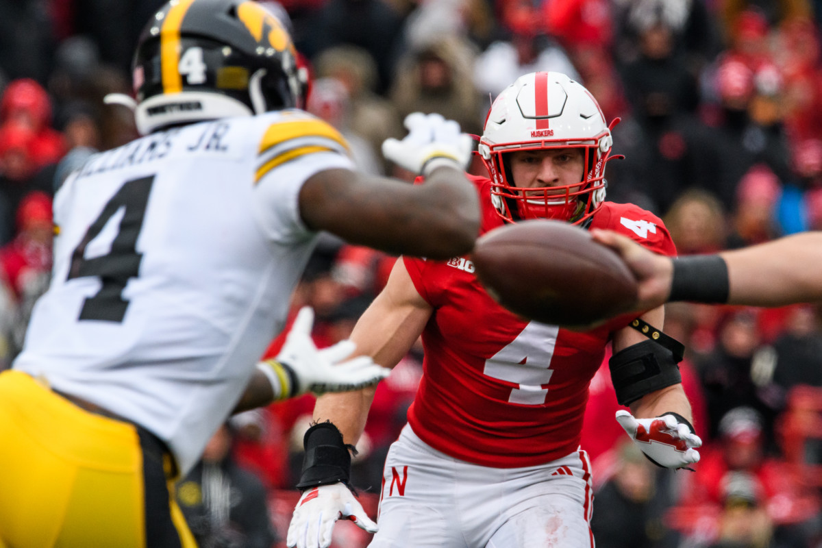10_Luke Reimer_FB vs Iowa 1124